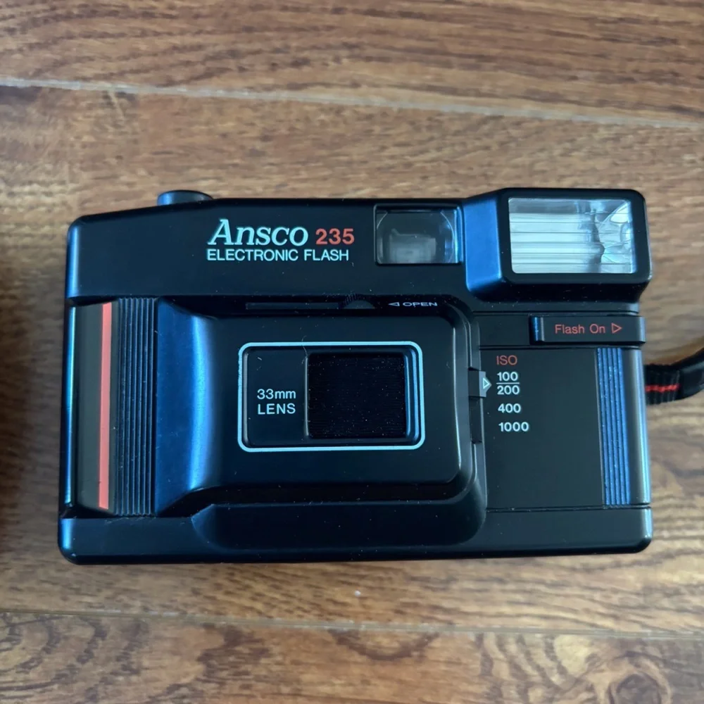 Vintage Ansco 235 electronic flash 33mm lens 35mm camera with case